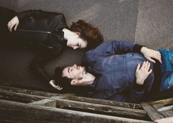 ボディタッチはガチで効果抜群 モテる人がこっそりとやっている３つの触り方 マリッジプラン